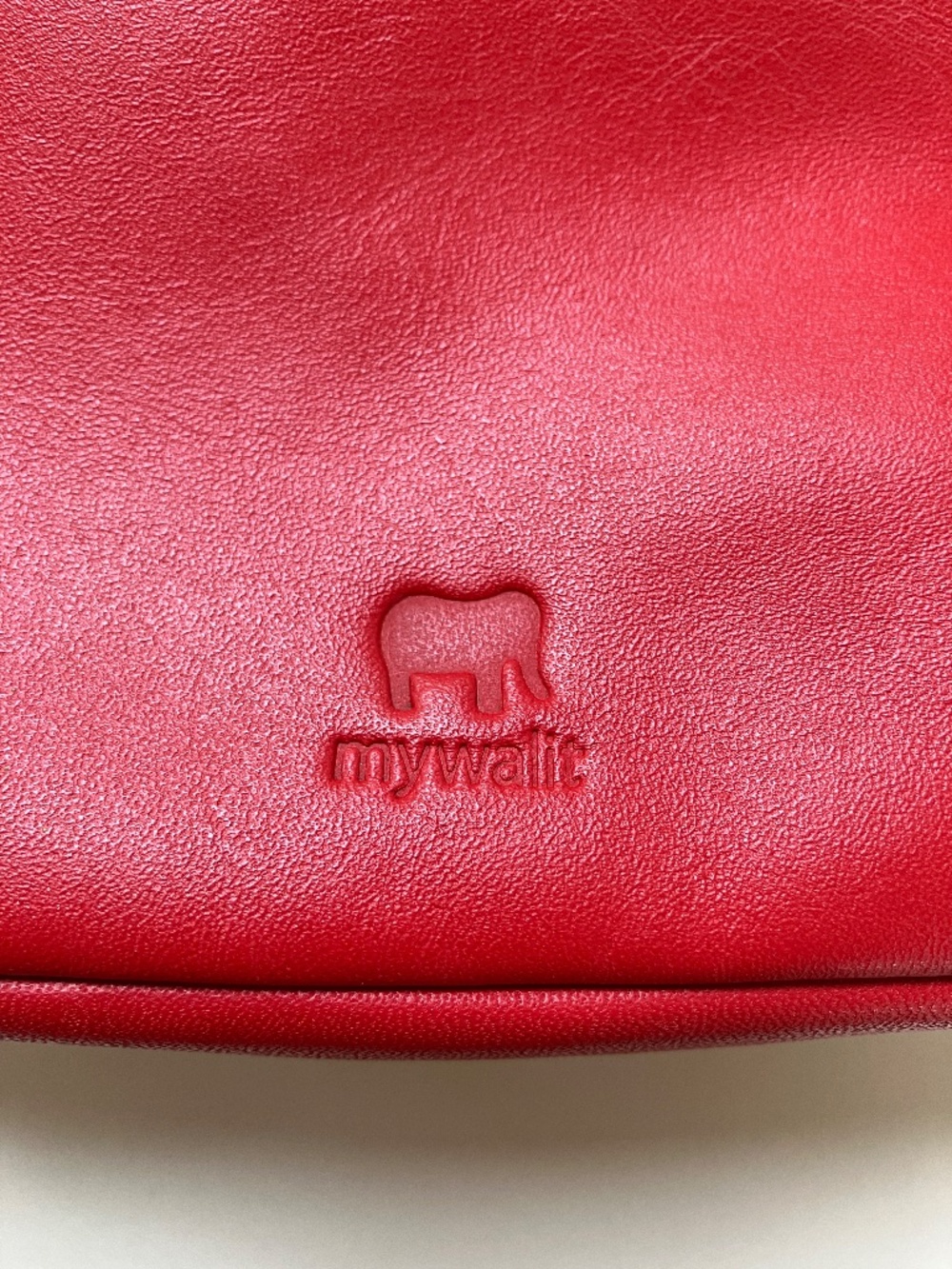Mywalit Crossbody Bag in Red leather Small 7 in x 6 in - Picture 3 of 9